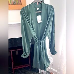 Lunya NWT 100% silk robe